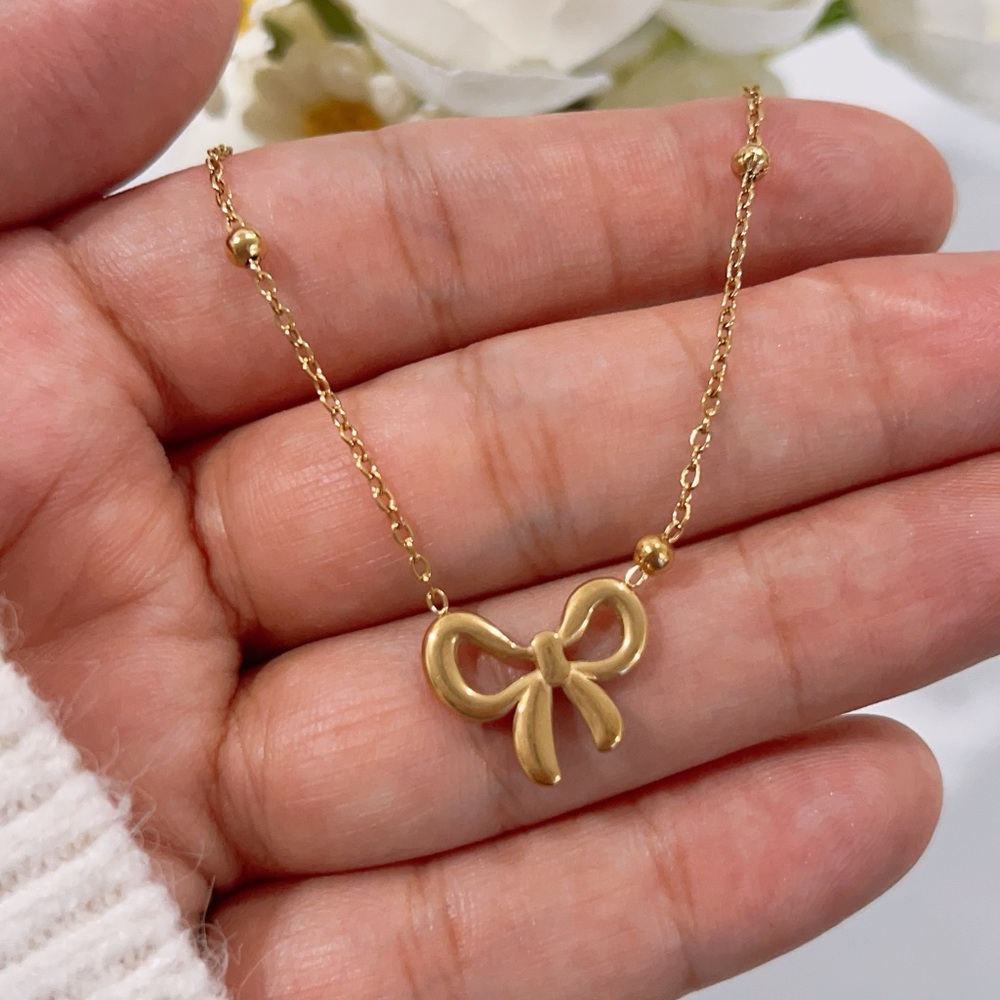 Trendy Gold Bow Necklace